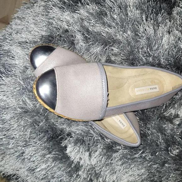 Flats - Picture 1 of 5